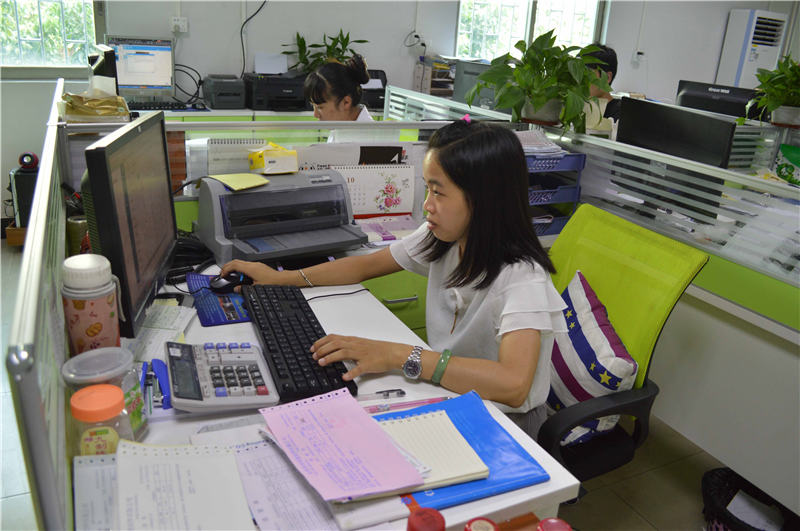 华（huá）奇密封（fēng）圈办公室特写