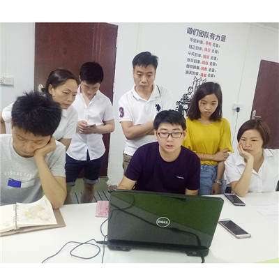歡迎天助網小哥哥現場指導打理矽（guī）膠板網站